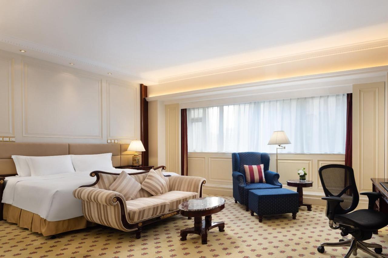 Crowne Plaza Landmark Shenzhen: Border-close Retreat With Heated Pool