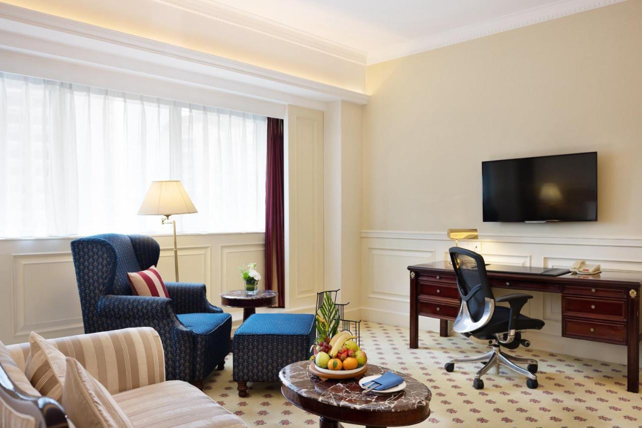 Hotel Crowne Plaza Landmark Shenzhen: Border-close Retreat With Heated Pool Shenzhen