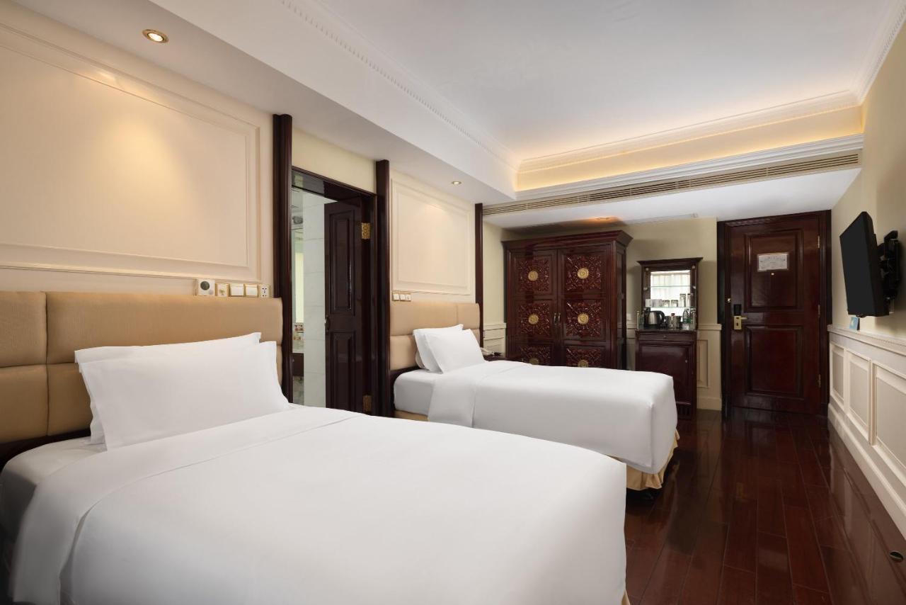 Crowne Plaza Landmark Shenzhen: Border-close Retreat With Heated Pool 5* Shenzhen
