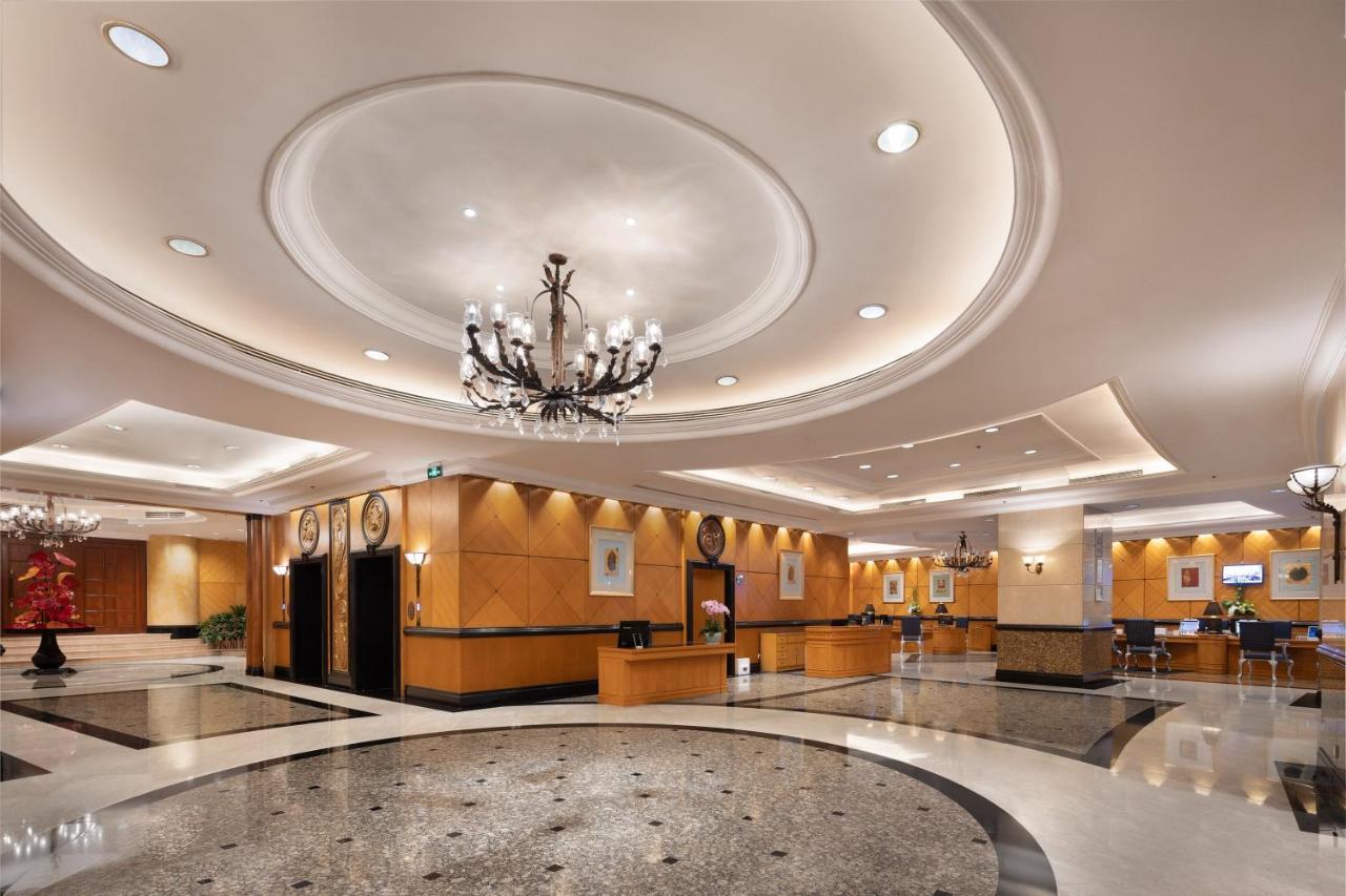 深圳富苑皇冠假日套房酒店（靠近罗湖火车站&口岸，金光华购物中心及东门步行街） 5*