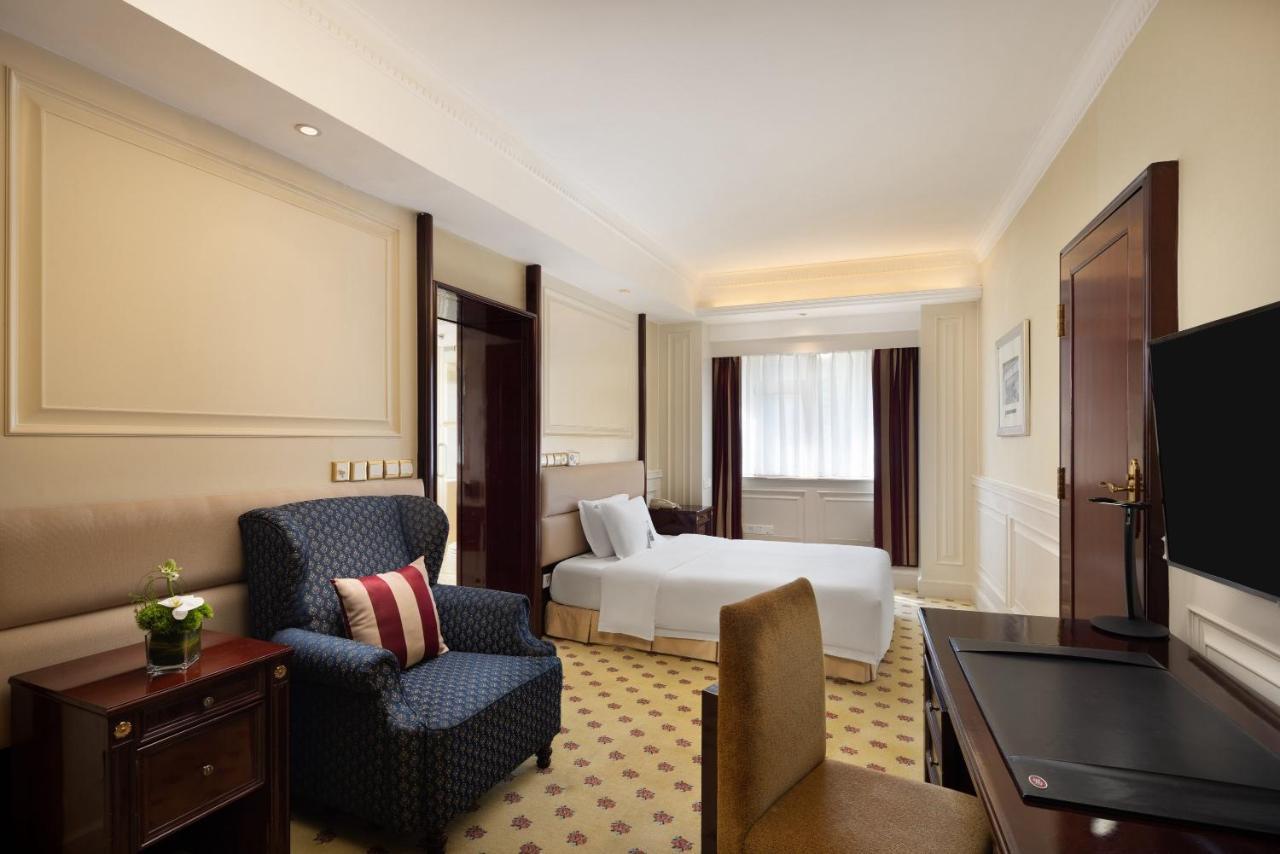 Crowne Plaza Landmark Shenzhen: Border-close Retreat With Heated Pool 5*