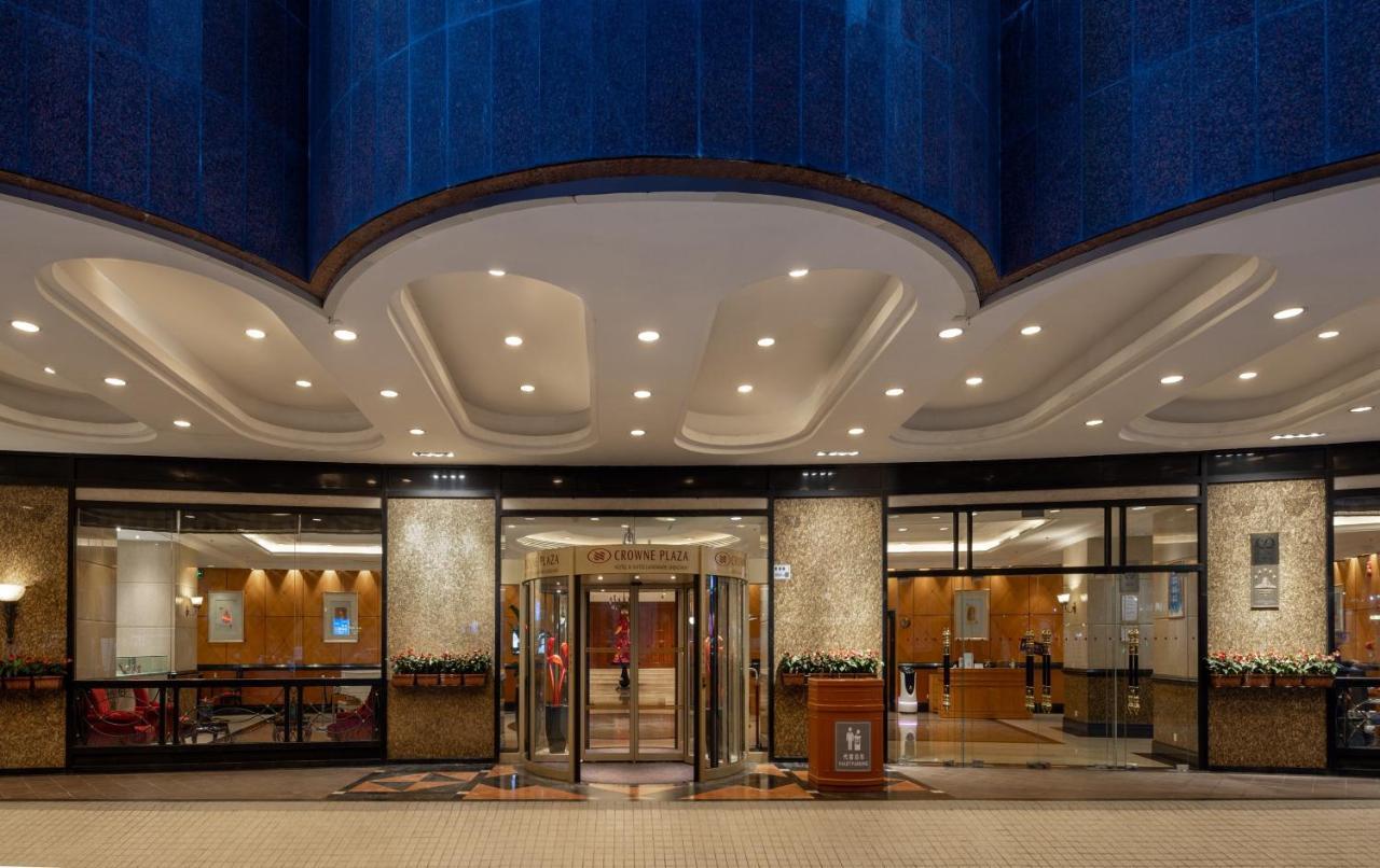 Crowne Plaza Landmark Shenzhen: Border-close Retreat With Heated Pool 5*