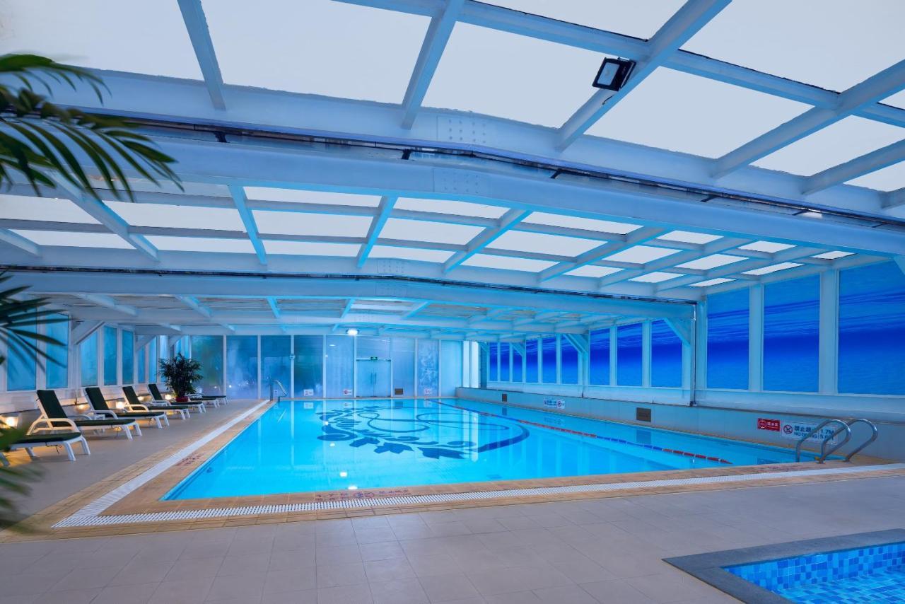 Crowne Plaza Landmark Shenzhen: Border-close Retreat With Heated Pool 5*