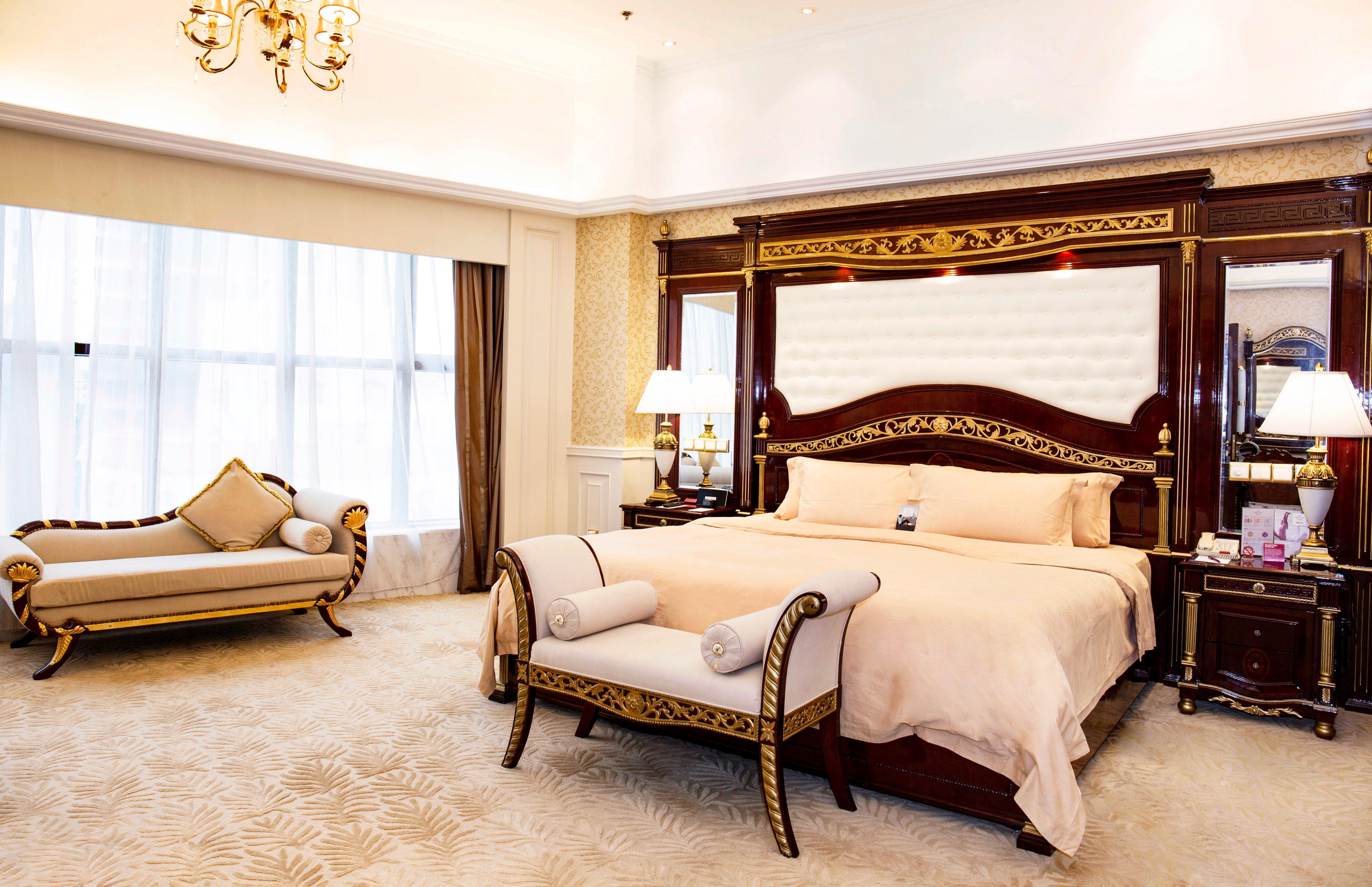 Crowne Plaza Landmark Shenzhen: Border-close Retreat With Heated Pool 深圳